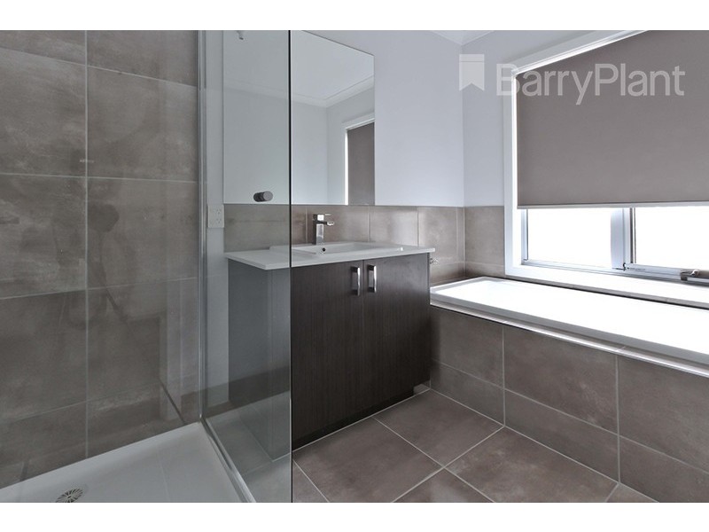 2/1A Carlton Road, Dandenong North VIC 3175