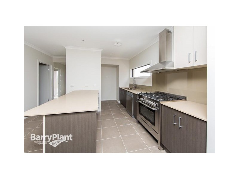 8 Matilda Drive, Keysborough VIC 3173