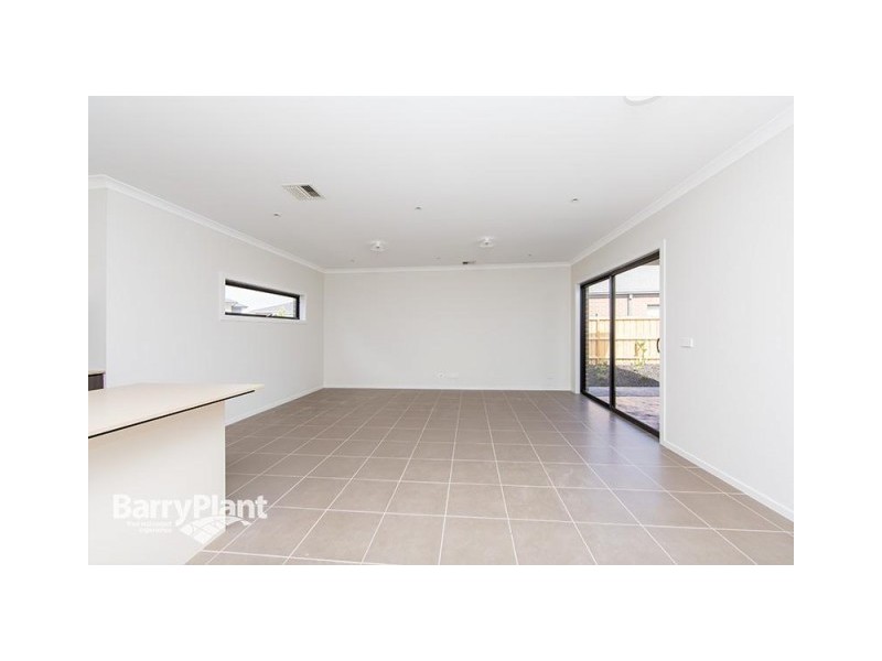8 Matilda Drive, Keysborough VIC 3173