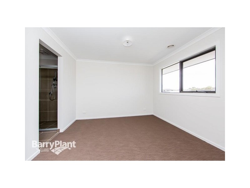 8 Matilda Drive, Keysborough VIC 3173