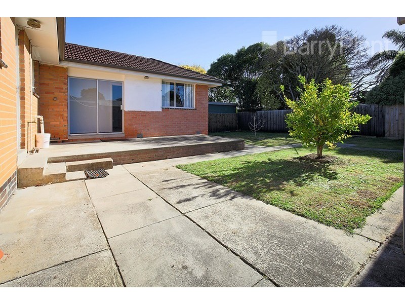17 Redfern Crescent, Mulgrave VIC 3170