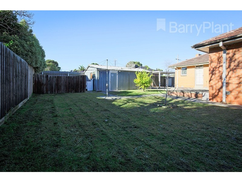 17 Redfern Crescent, Mulgrave VIC 3170