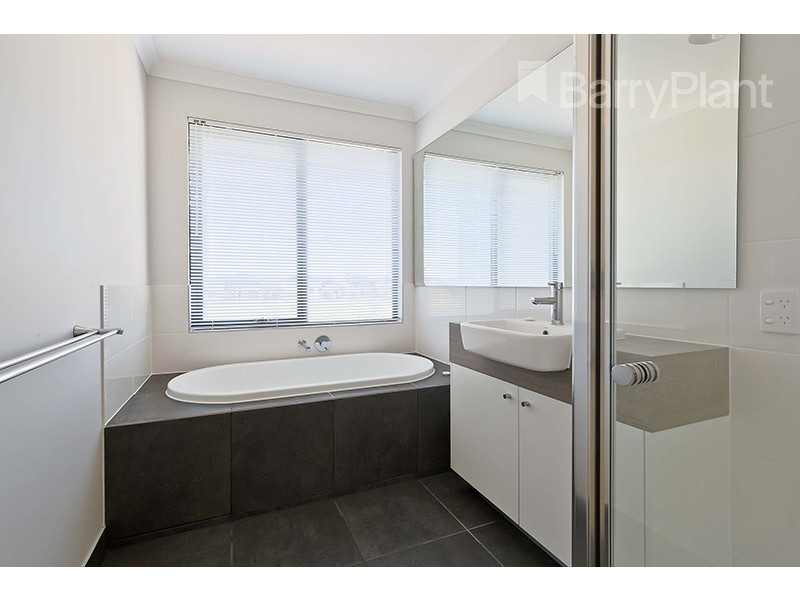 29 Pleasant Way, Keysborough VIC 3173