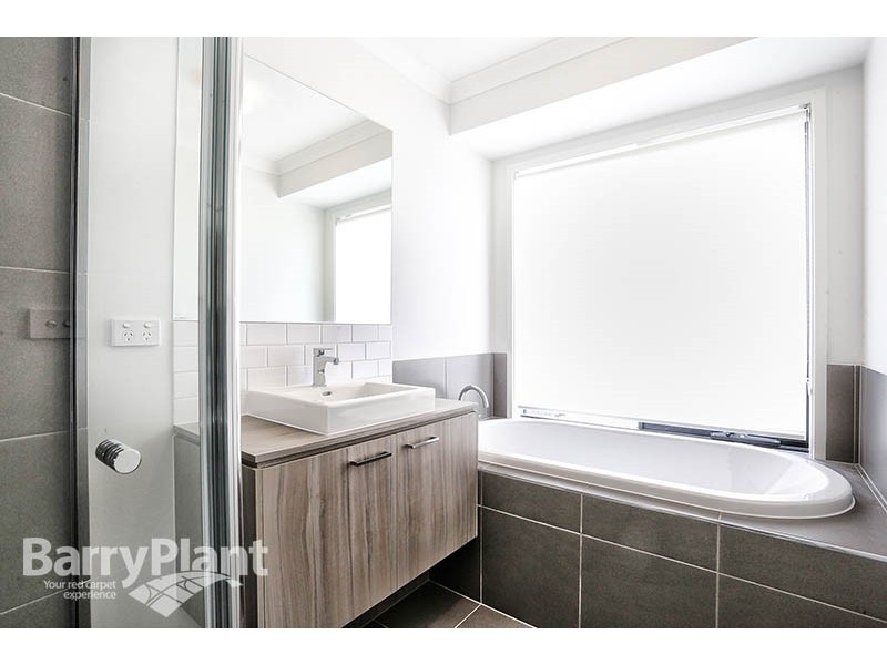 10 Solsbury Crescent, Keysborough VIC 3173