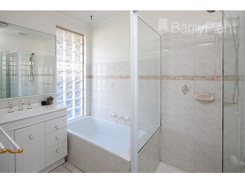 2 Anderson Close, Hampton Park VIC 3976