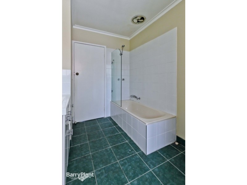 2/9 Rhoden Grove, Eumemmerring VIC 3177