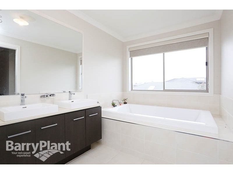 61 Elmswood Boulevard, Keysborough VIC 3173