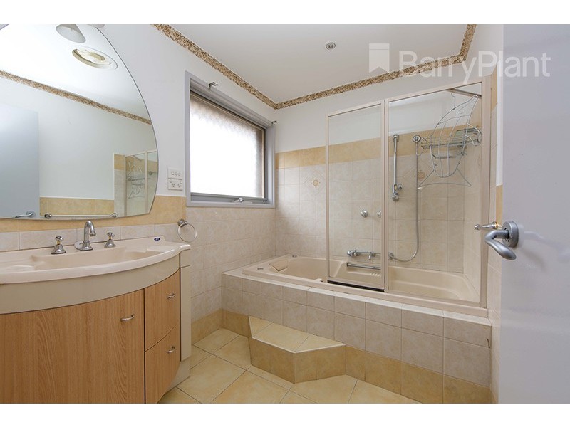 4 Eagle Drive, Noble Park North VIC 3174