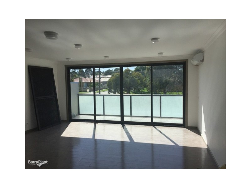 1/10 Llewellyn Place, Eumemmerring VIC 3177