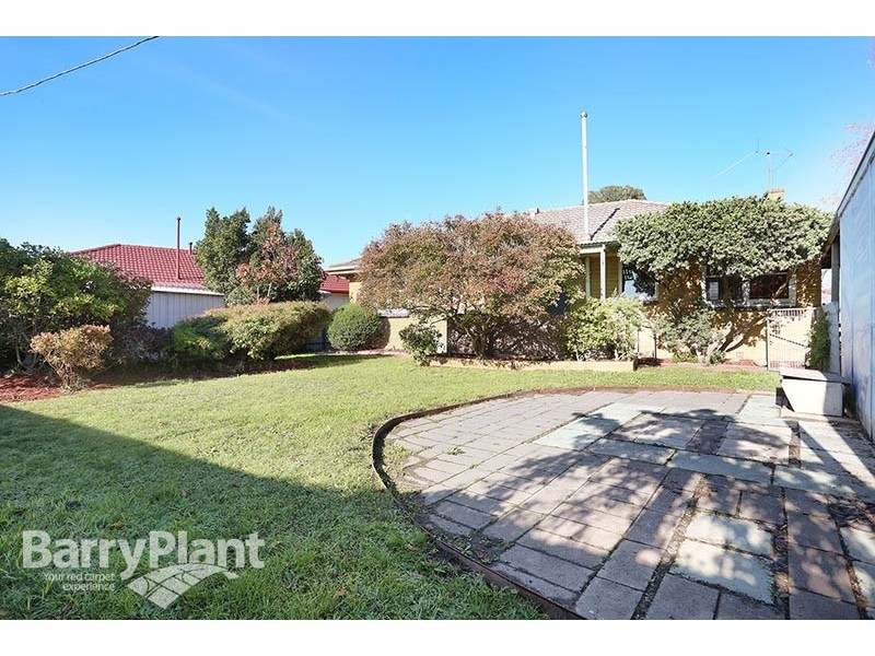 11 Gloria Avenue, Dandenong North VIC 3175