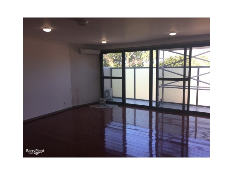 2/10 Llewellyn Place, Eumemmerring VIC 3177