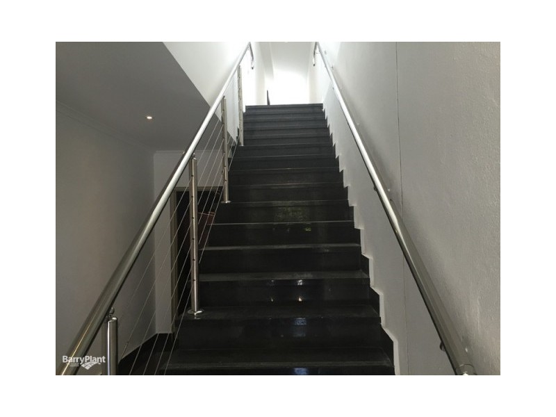 2/10 Llewellyn Place, Eumemmerring VIC 3177