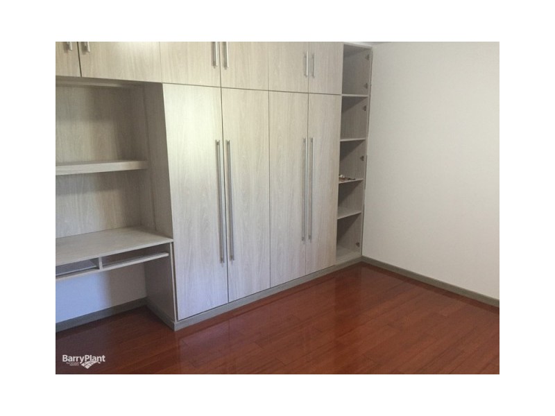 2/10 Llewellyn Place, Eumemmerring VIC 3177