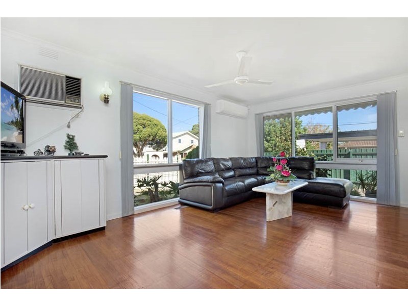 17 Ennismore Drive, Keysborough VIC 3173