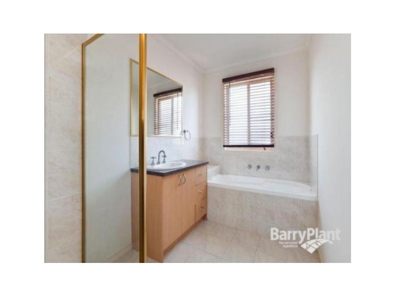 10/21 Graham-Michele Place, Keysborough VIC 3173