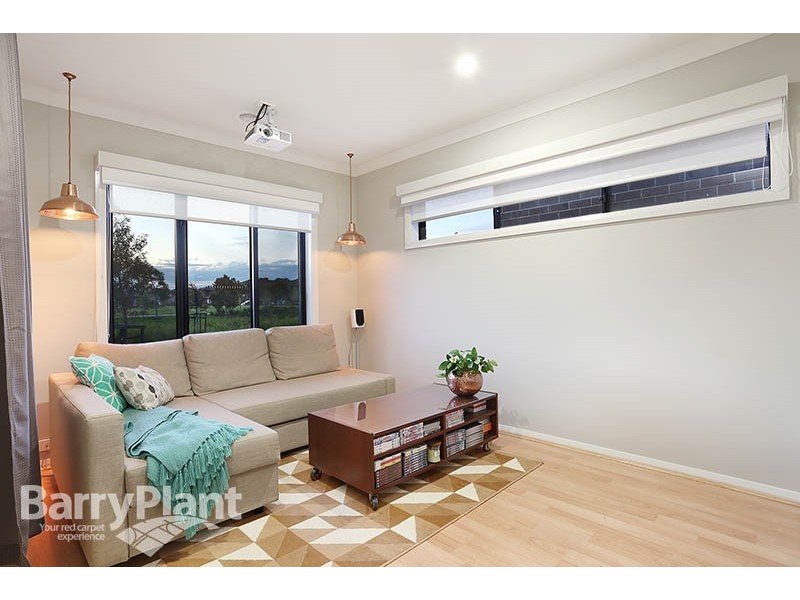 8 Tulip Way, Keysborough VIC 3173