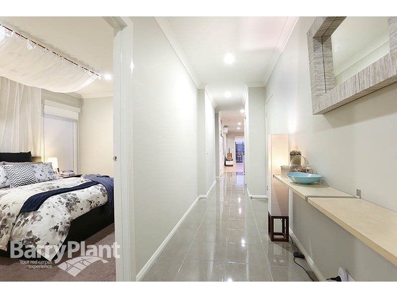 8 Tulip Way, Keysborough VIC 3173