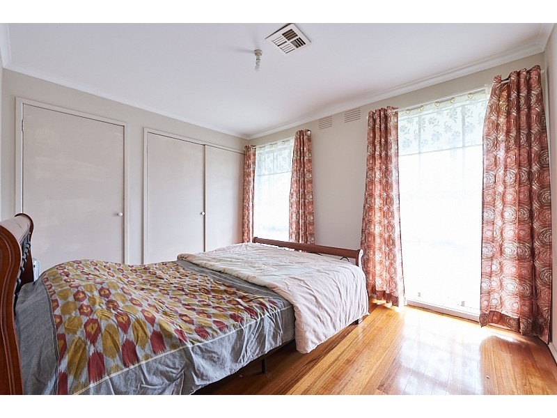 10 Sydney Parkinson Ave, Endeavour Hills VIC 3802