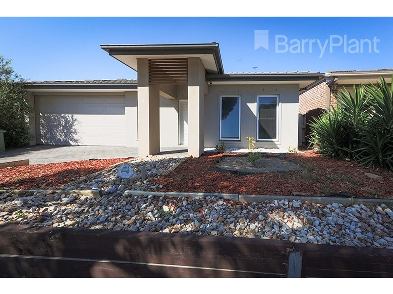 11 White Gum Way, Cranbourne North VIC 3977