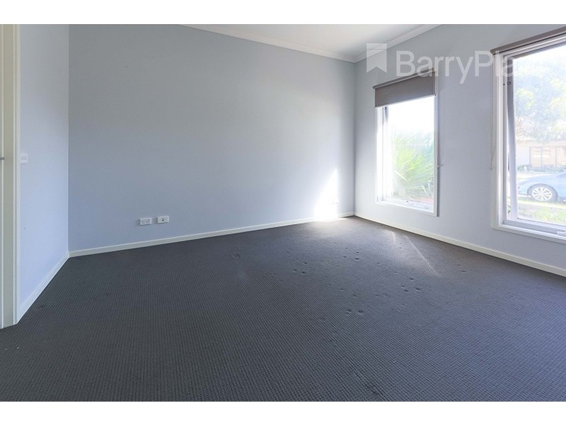 11 White Gum Way, Cranbourne North VIC 3977