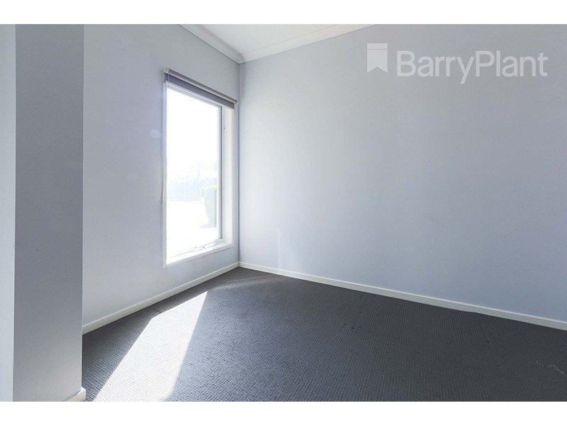 11 White Gum Way, Cranbourne North VIC 3977