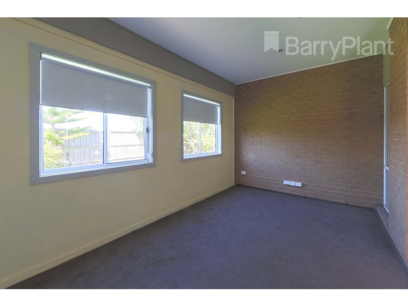 11 White Gum Way, Cranbourne North VIC 3977