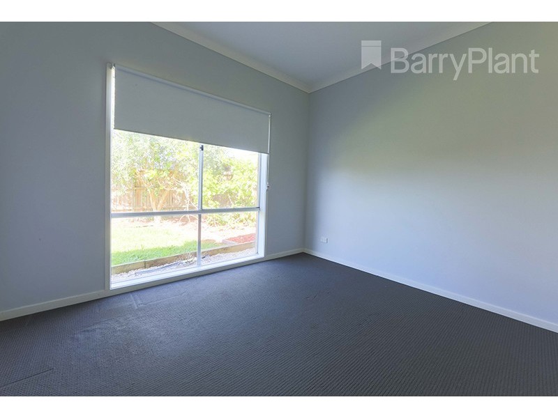 11 White Gum Way, Cranbourne North VIC 3977