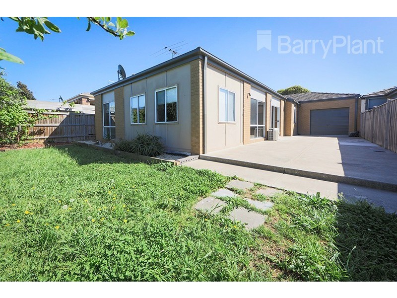 11 White Gum Way, Cranbourne North VIC 3977