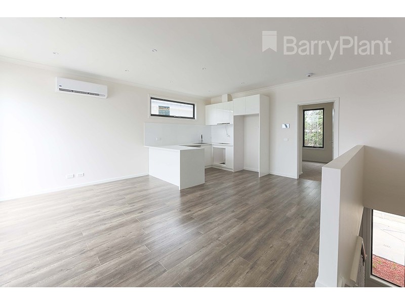 8/66 Outlook Drive, Dandenong North VIC 3175