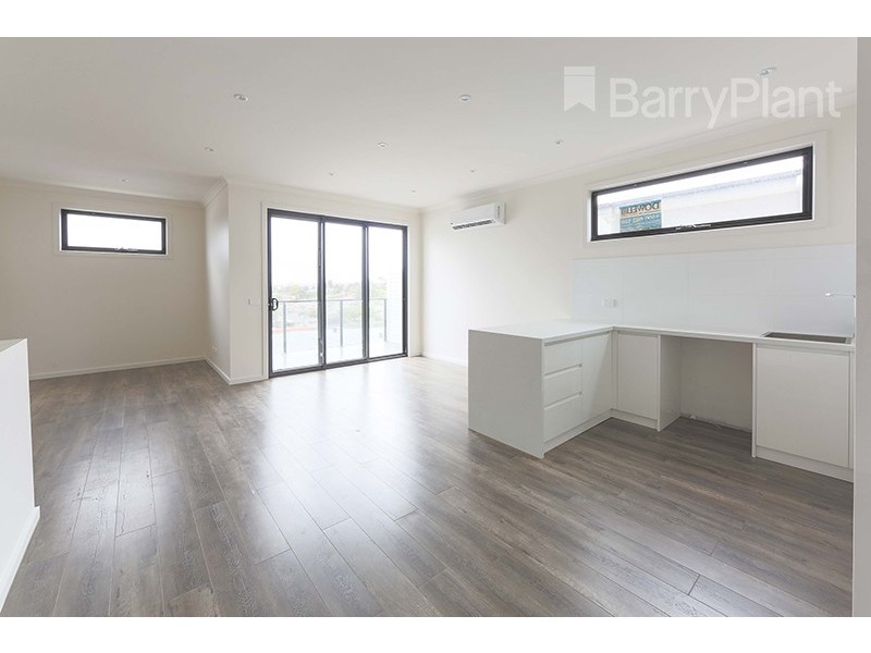 8/66 Outlook Drive, Dandenong North VIC 3175