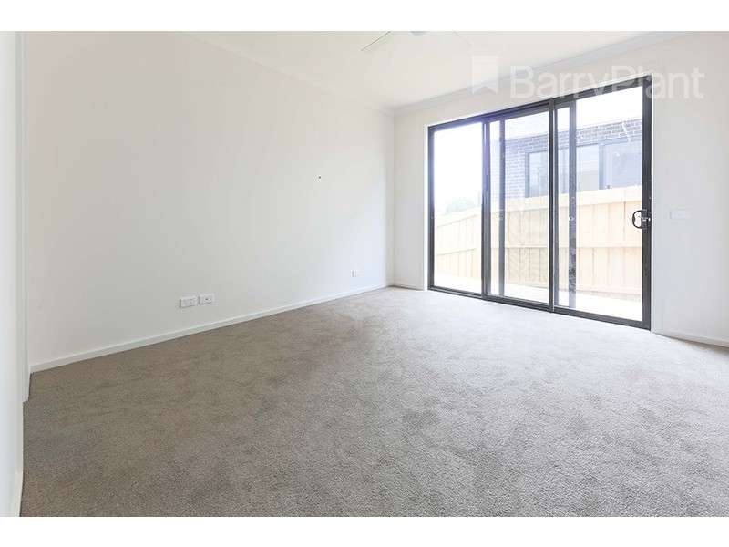 8/66 Outlook Drive, Dandenong North VIC 3175