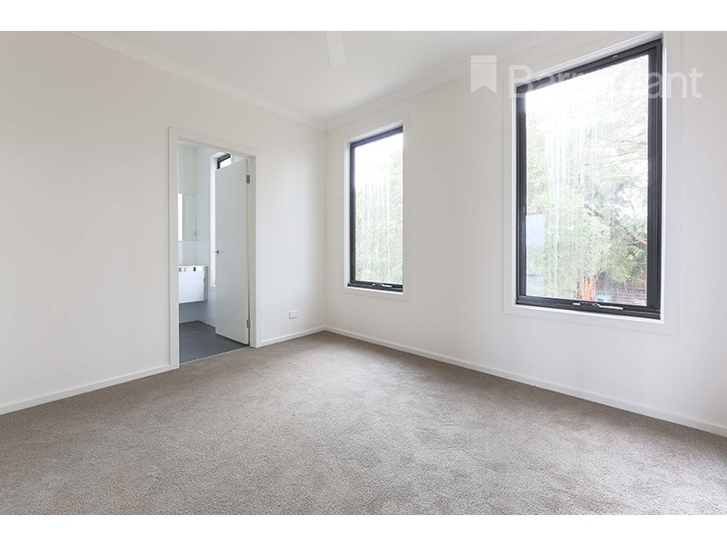 8/66 Outlook Drive, Dandenong North VIC 3175