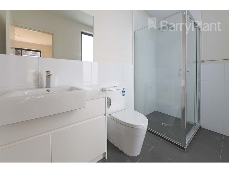 8/66 Outlook Drive, Dandenong North VIC 3175