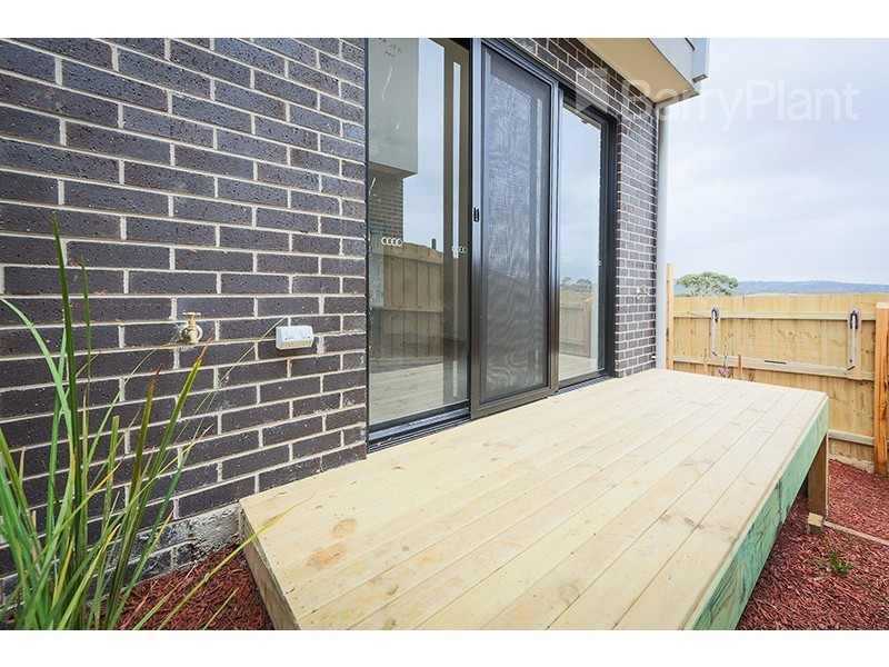 8/66 Outlook Drive, Dandenong North VIC 3175