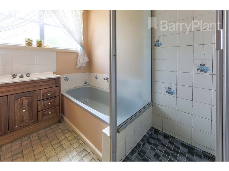 33B Kingswood Crescent, Noble Park North VIC 3174