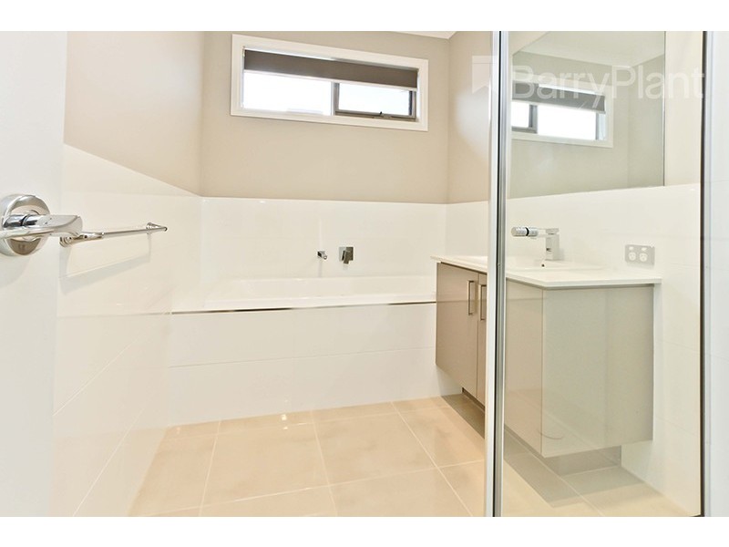 1 Oakmont Court, Frankston VIC 3199