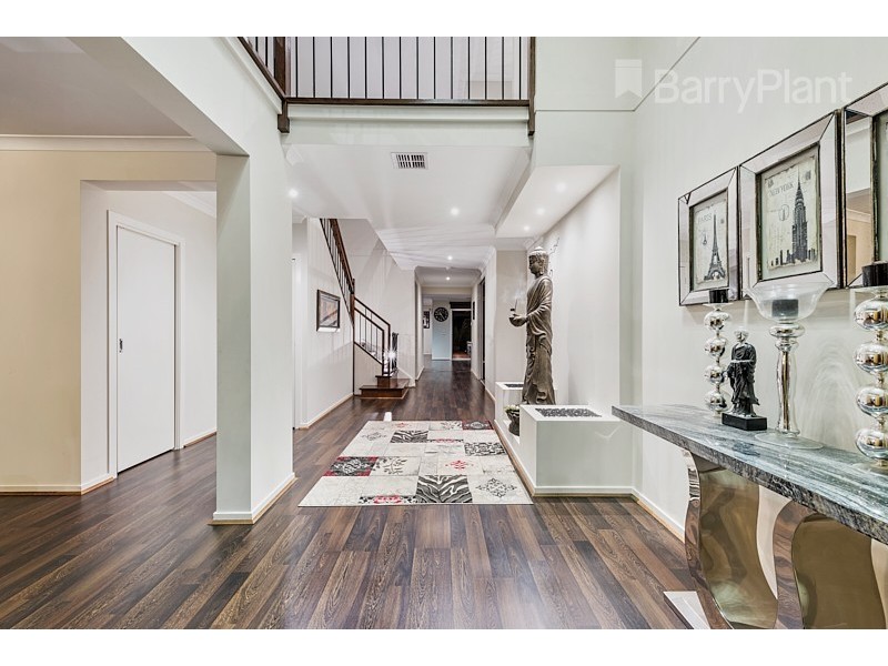 8 Orrington Drive, Keysborough VIC 3173