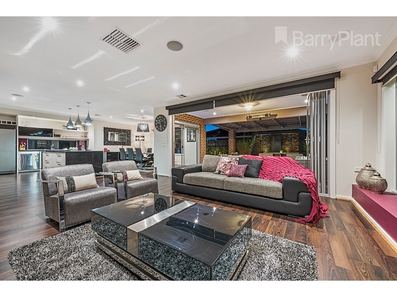 8 Orrington Drive, Keysborough VIC 3173