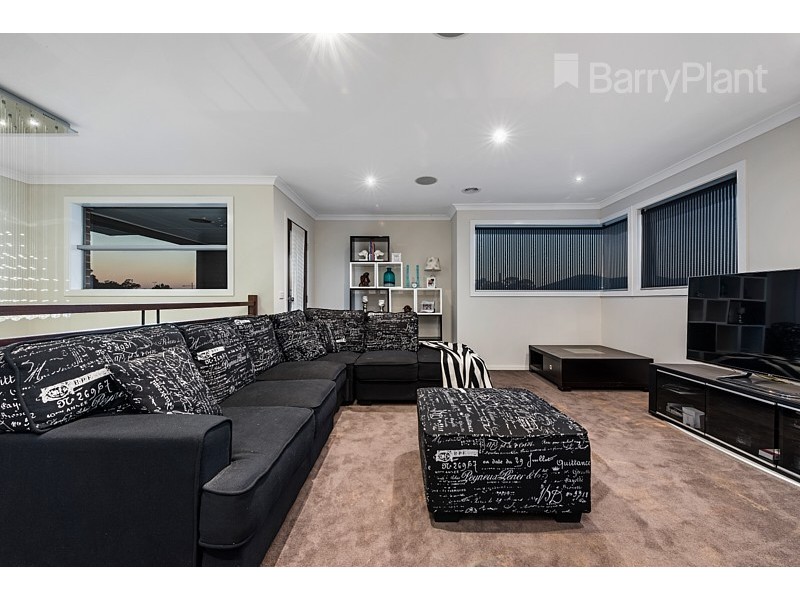 8 Orrington Drive, Keysborough VIC 3173