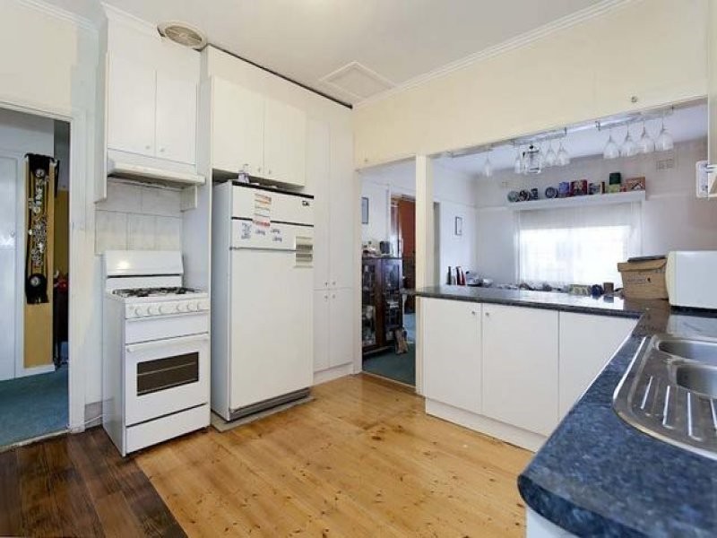 28 Gladstone Road, Dandenong VIC 3175