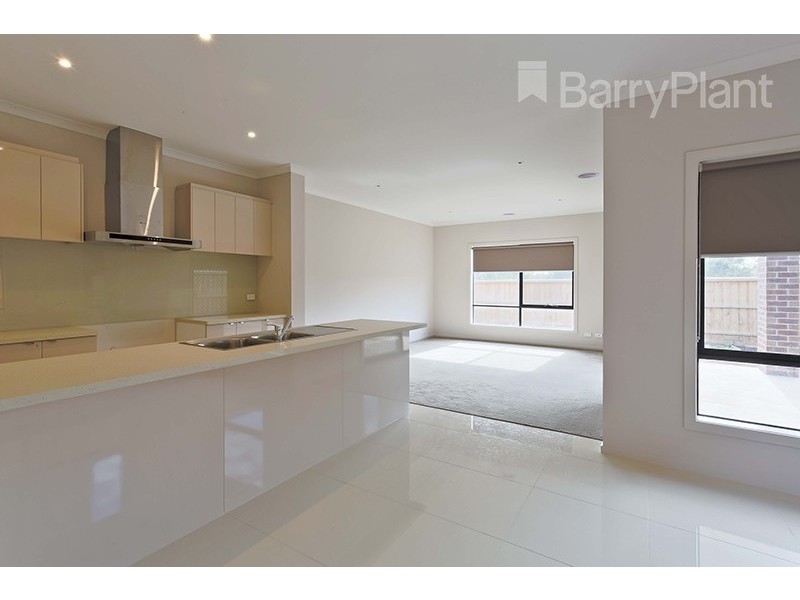 10 Petunia Drive, Keysborough VIC 3173