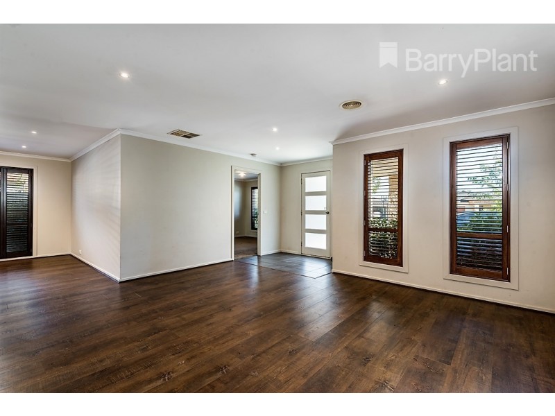 9 Chin Crt, Berwick VIC 3806