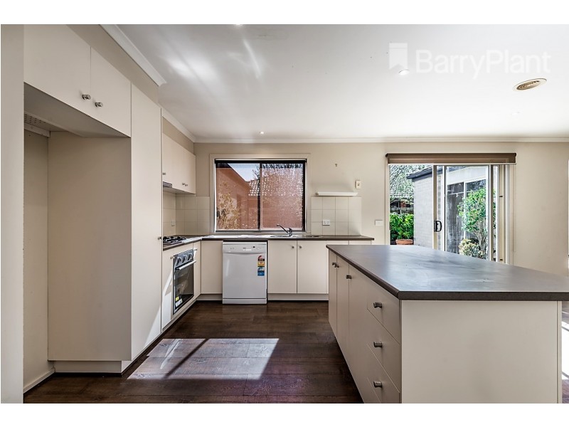 9 Chin Crt, Berwick VIC 3806