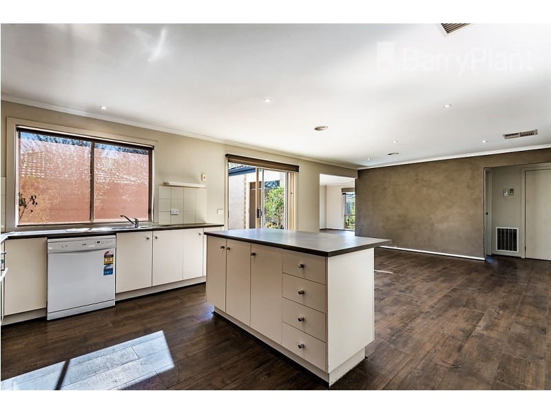 9 Chin Crt, Berwick VIC 3806