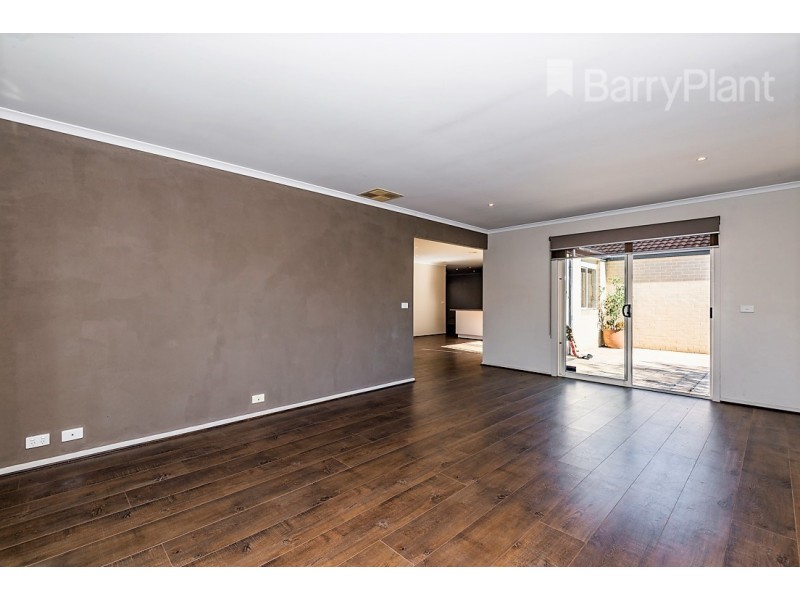 9 Chin Crt, Berwick VIC 3806