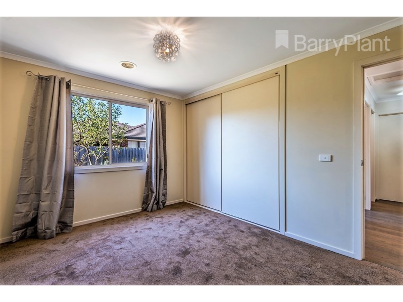 9 Chin Crt, Berwick VIC 3806