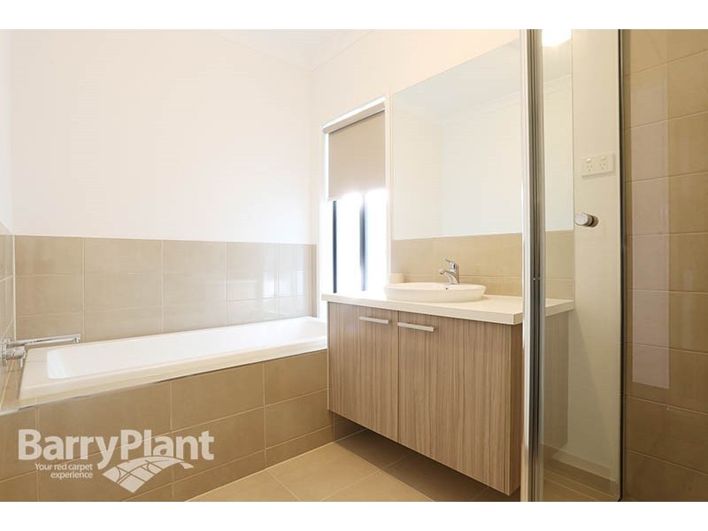 10 Ridgemont Way, Keysborough VIC 3173