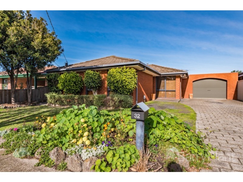 32 Fenton Court, Keysborough VIC 3173