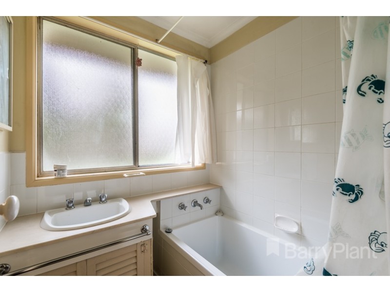 13 Ambleside Crs, Berwick VIC 3806