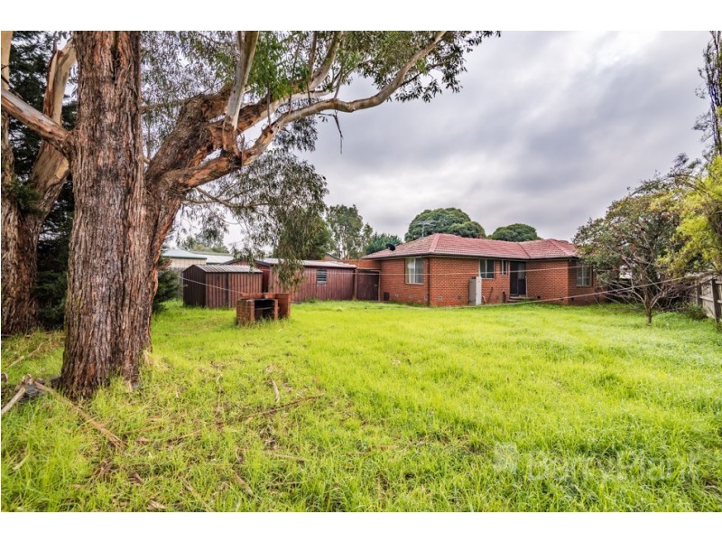 13 Ambleside Crs, Berwick VIC 3806
